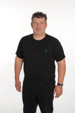 KLANT Reha Shirt Produktbild T-Shirt mit Reißverschluss Farbe schwarz mit Model